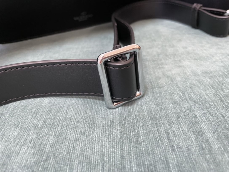 Va1e*ntin0 satchel bag